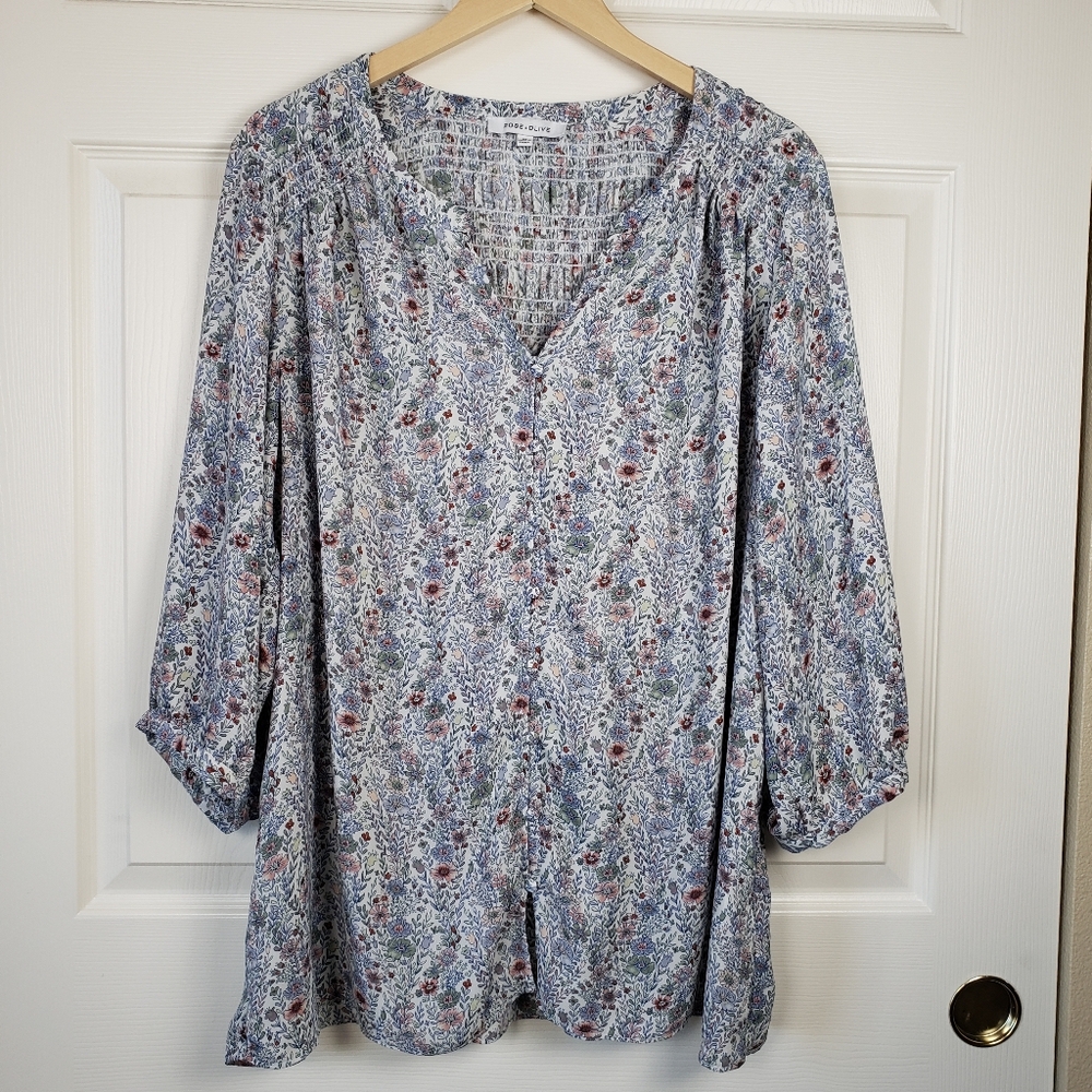 Rose & Olive Smocked Floral Peasant Button up Blouse. Size 2X
